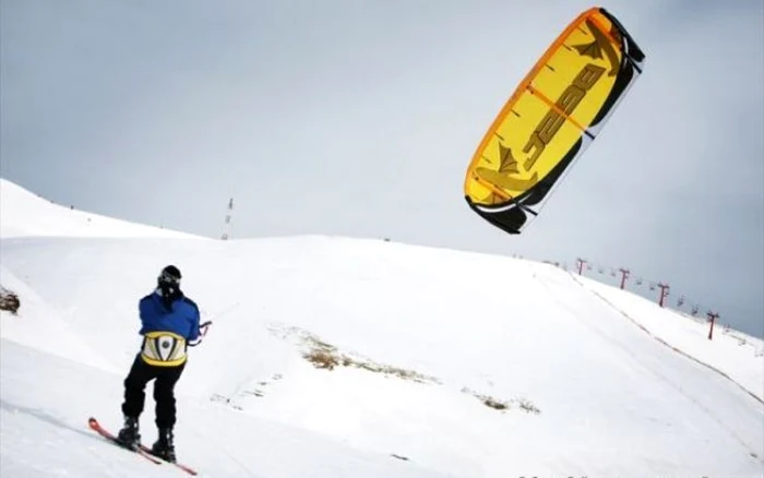 Snowkitingul prinde tot mai mult teren şi în România