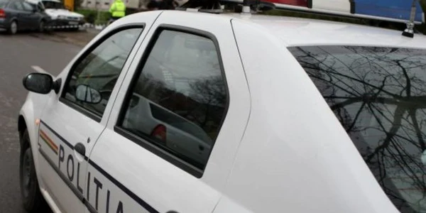 Polițiștii efectuează cercetări