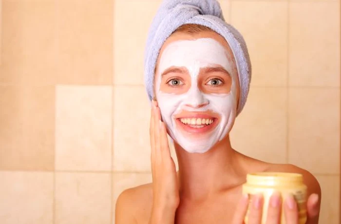 Albușul de ou reface tonusul pielii, luptă împotriva porilor măriți și echilibrează secreția de sebum. www.clicksanatate.ro