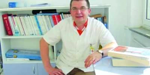  Medicul urolog Octavian Drăgoescu ocupă locul V în topul medicilor cu care Craiova se mândreşte. 