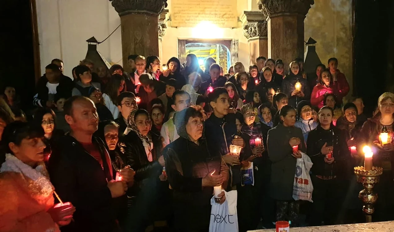 Noaptea de Înviere la Biserica Sf. Ioan, comuna Fundeni, județul Călărași