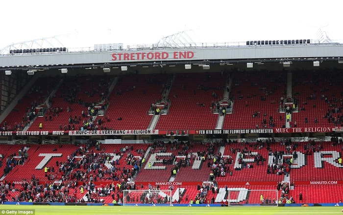 Stadionul "Old Trafford" a fost evacuat degeaba
