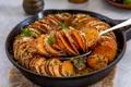 Cartofi dulci cu ierburi aromatice  Sursa foto shutterstock 2242194495 jpg
