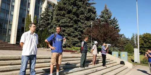 Ernest Vardanean și membrii asociației Hyde Park au organizat un flash-mob la Guvern