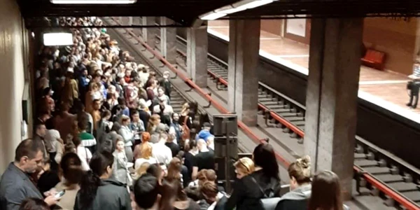 Aglomeratie metrou la Aparatorii Patriei FOTO Andreea Unturică / Adevărul