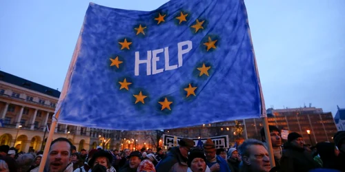 Proteste Budapesta cu steaguri europene FOTO Euractiv
