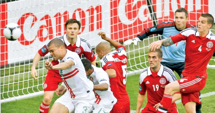 Deşi s-a născut la Maceió, în Brazilia, marcatorul primului gol, Pepe (nr. 3), joacă de cinci ani pentru Portugalia