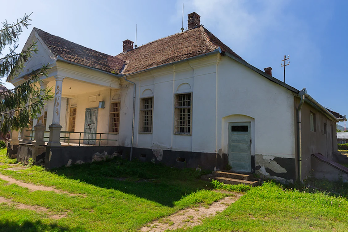 Clădirea este abandonată de mai mulți ani FOTO kastelyerdelyben.ro