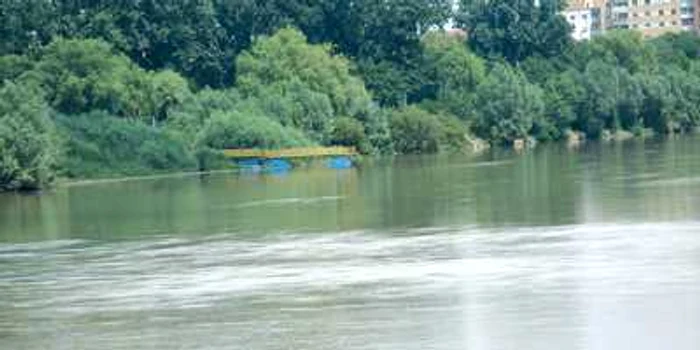 Arad: Oraşul pe scurt / Podul de pontoane este funcţional