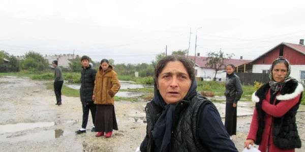 10 familii de romi evacuate din ghetoul de la marginea municipiului Râmnicu Vâlcea