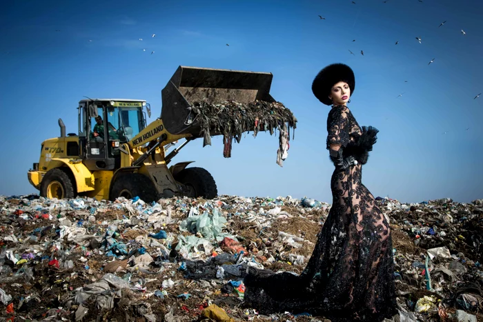 Concurenţii vor defila în ţinutele haute couture, pe un munte de gunoi, la “Supermodels by Cătălin Botezatu”