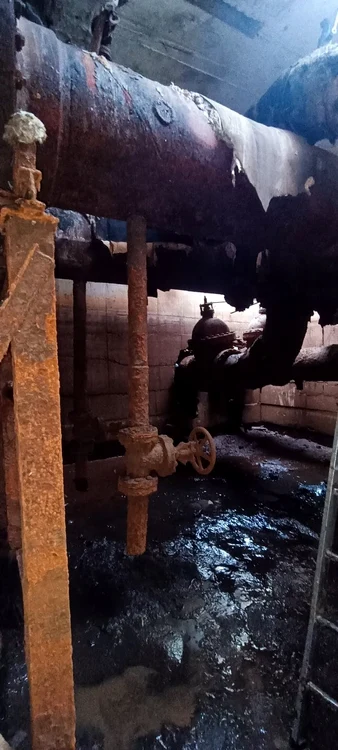 Conductele vechi de  zeci de ani se sparg  rând pe rând