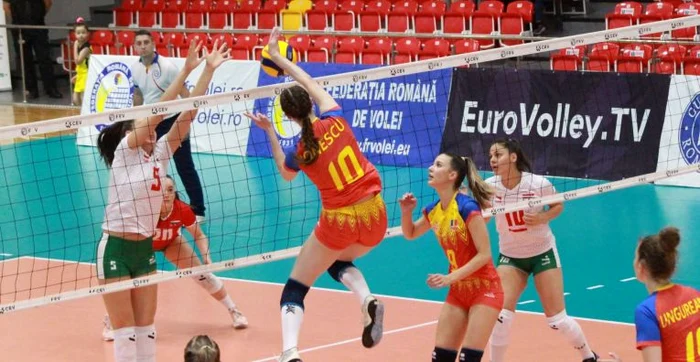 Denisa Ionescu în atac (FOTO: FRV)