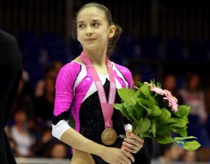 
    Andreea Munteanu, medalie de aur la bârnă, la Campionatele Europene de gimnasticăCaptura TVR  