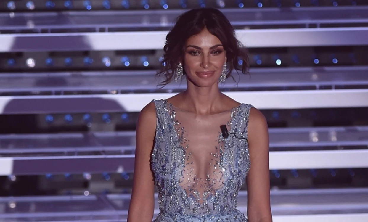 
    Mădălina Ghenea a schimbat trei ținute la SanremoFoto: guliver splashnews/getty  