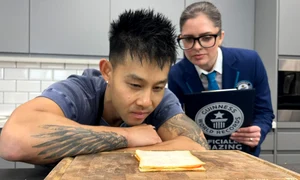 wallace wong cel mai subtire sendvis guinness jpg