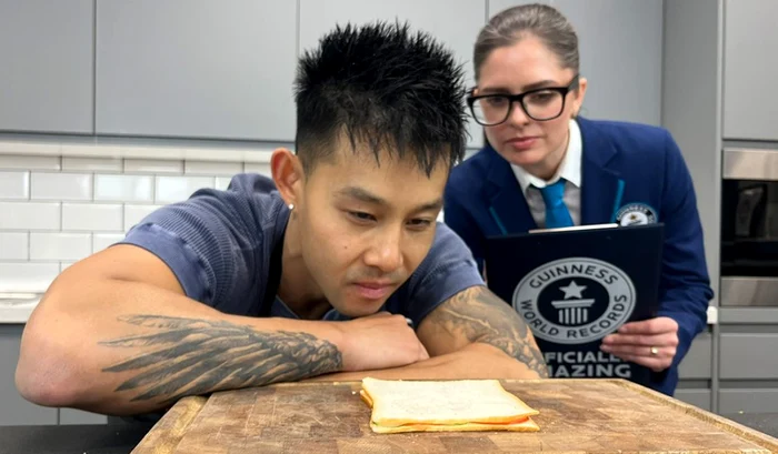 Așa arată cel mai subțire sendviș din lume (Foto: Guinness World Records)