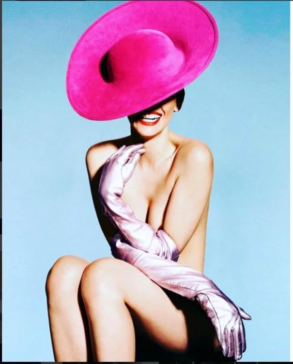 Iulia Albu a pozat goal[ pentru fani