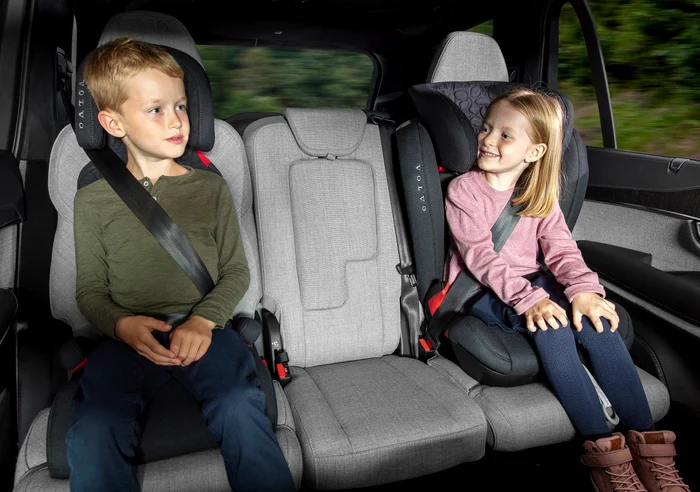 Scaunul de mașină trebuie adaptat vârstei și dimensiunilor copiilor