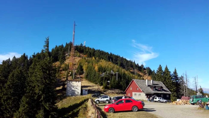 Zona Releu și Cabana Cozia din Masivul Cozia Vâlcea Foto Daciana Stoica