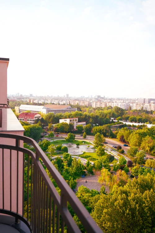 priveliste balcon blocuri Foto We Rent jpg