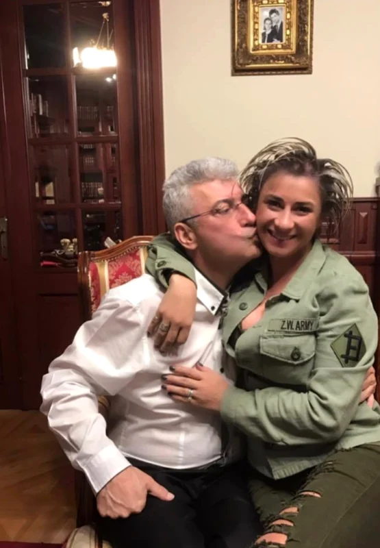 Anamaria Prodan și Laurențiu Reghecampf, nășiți de Prigoană și Bahmuțeanu foto: Facebook 