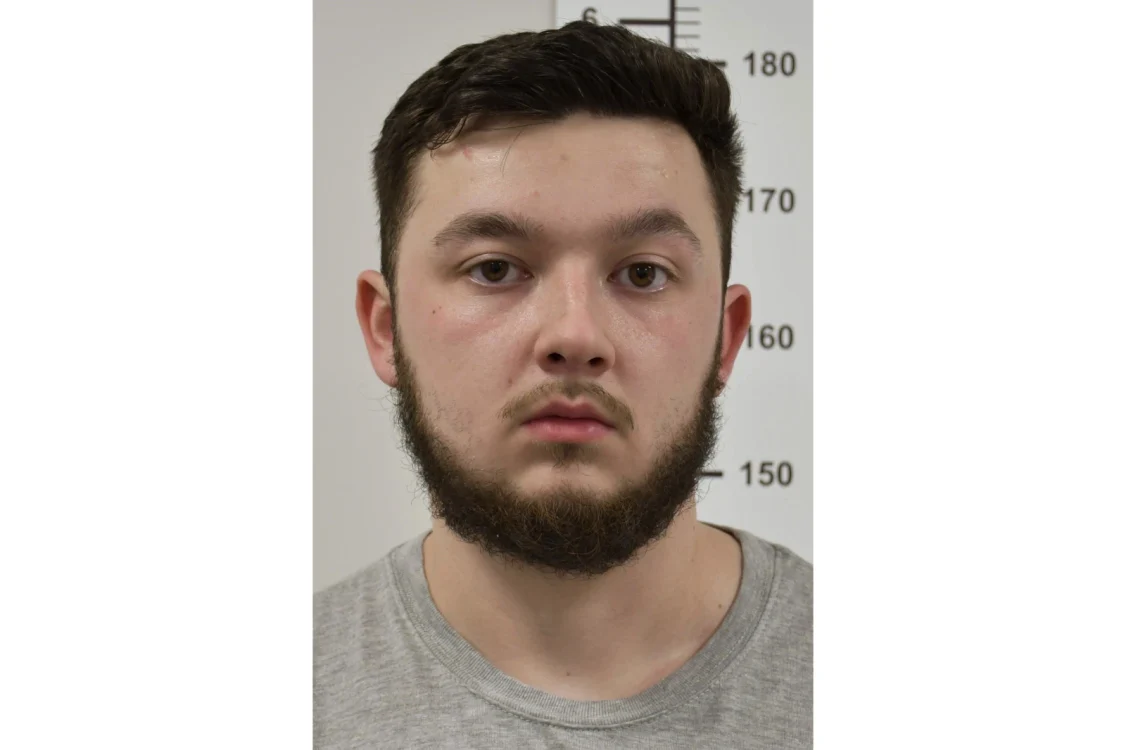 Tânărul care a incendiat mai multe case și depozite FOTO: Poliția Metropolină din Londra