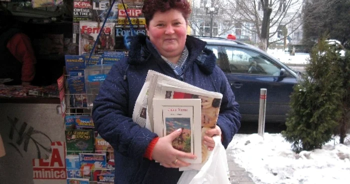 Maria Pastor cumpără în fiecare miercuri cărţile din colecţia Jules Verne