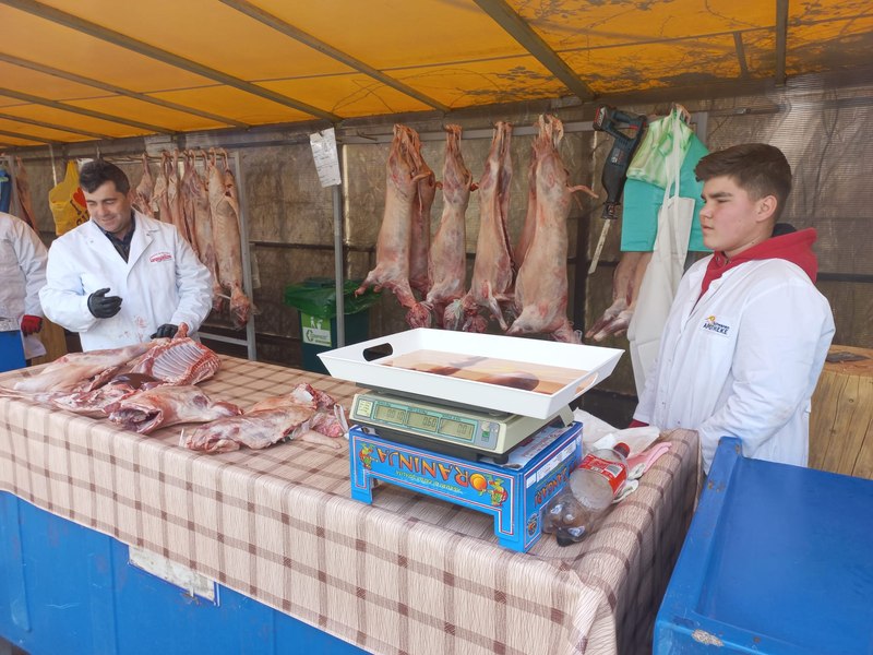 Carnea de miel, mai scumpă cu 20% față de anul trecut în piețele din Brașov. Cât a ajuns să coste un kilogram