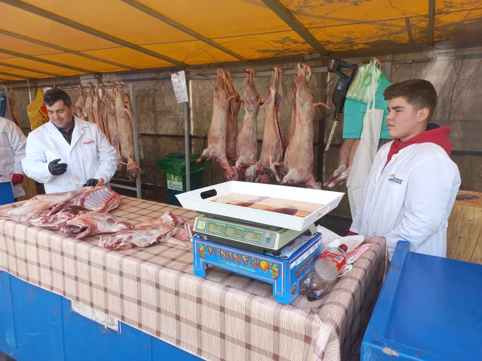 Un kilogram de carne de miel costă 60 de lei la Brașov FOTO Ioan Buciumar