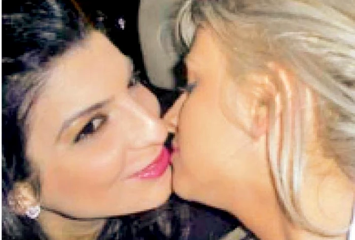 Andreea Tonciu şi Sânziana Buruiană s-au lăsat şi ele duse de val