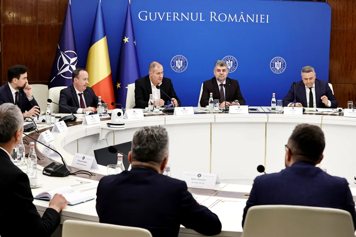 Întrevederea premierului Marcel Ciolacu cu reprezentanți ai lanțurilor de magazine autohtone și ai distribuției din comerțul cu bunuri alimentare Foto: gov.ro
