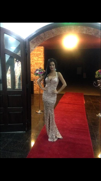 Daniela a fost extrem de feminină la această apariţie