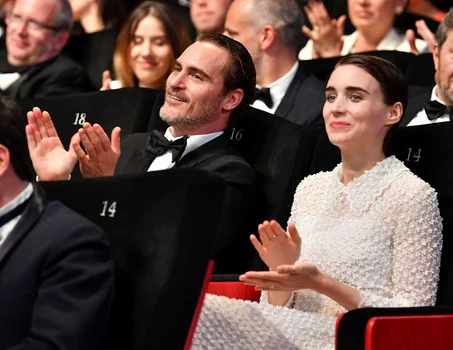 2 joaquin phoenix l and rooney mara gettyimages 689446964 jpg jpeg