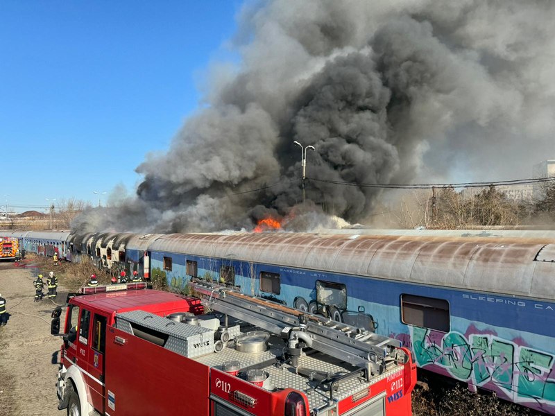 Incendiu uriaș în zona de triaj dintre Gara Basarab si Podul Grant. Mesaj RO-Alert, trenurile circulă normal
