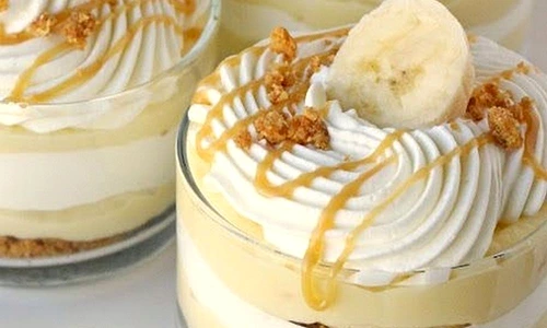 Crema stratificata cu frisca si banane jpeg