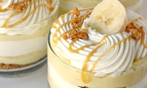 Crema stratificata cu frisca si banane jpeg