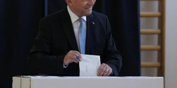 Traian Băsescu alegeri europarlamentare 2019 vot FOTO Mediafax Andreea Alexandru