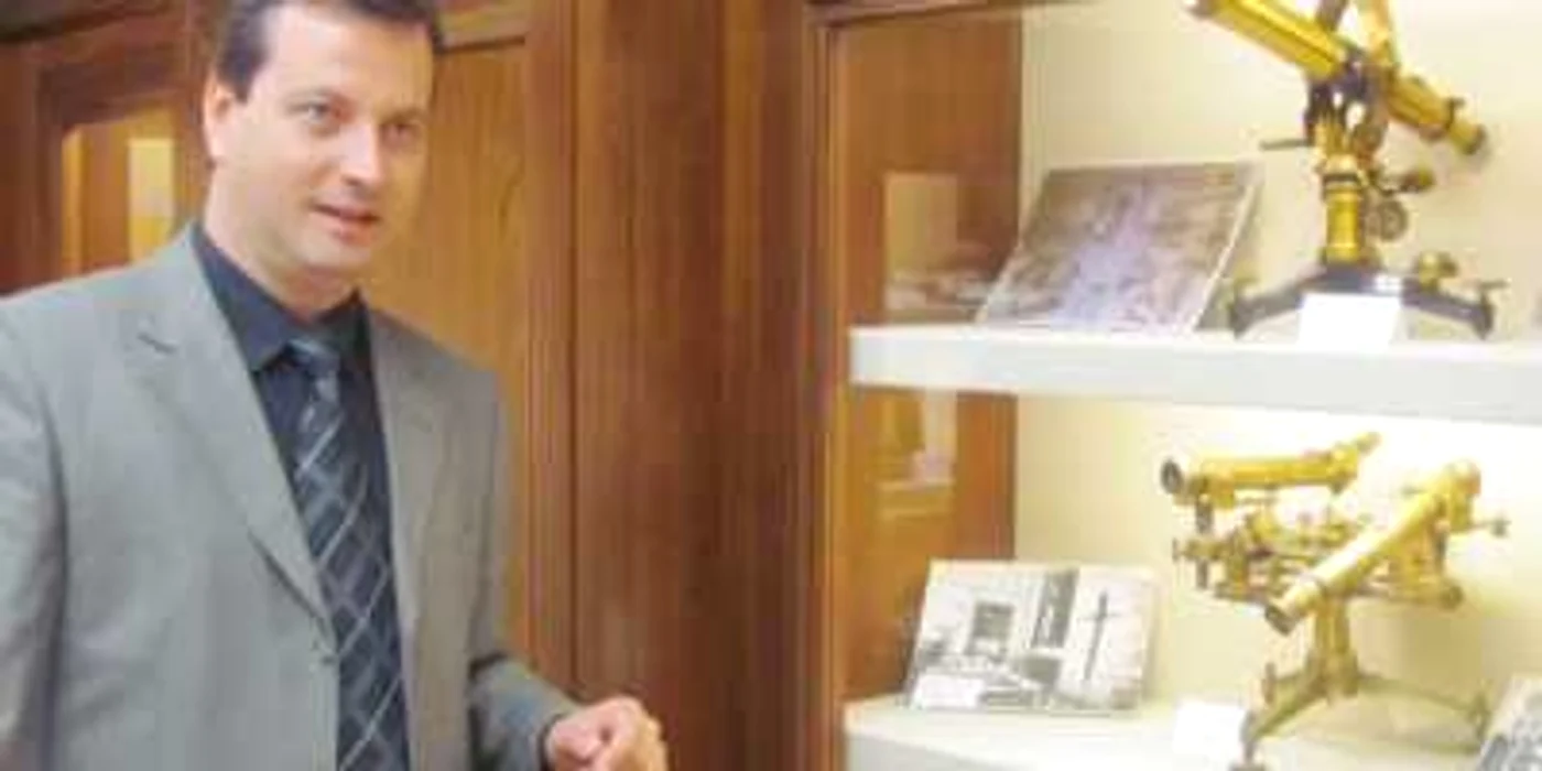 Bogdan Maleon prezintă exponate vechi de peste un secol