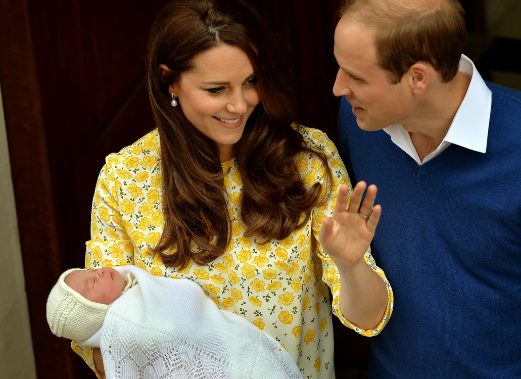 
    Ducesa de Cambridge, soţia prinţului William, a născut o fetiţă, sâmbătă, la maternitatea St. Mary din Londrafoto: Getty  