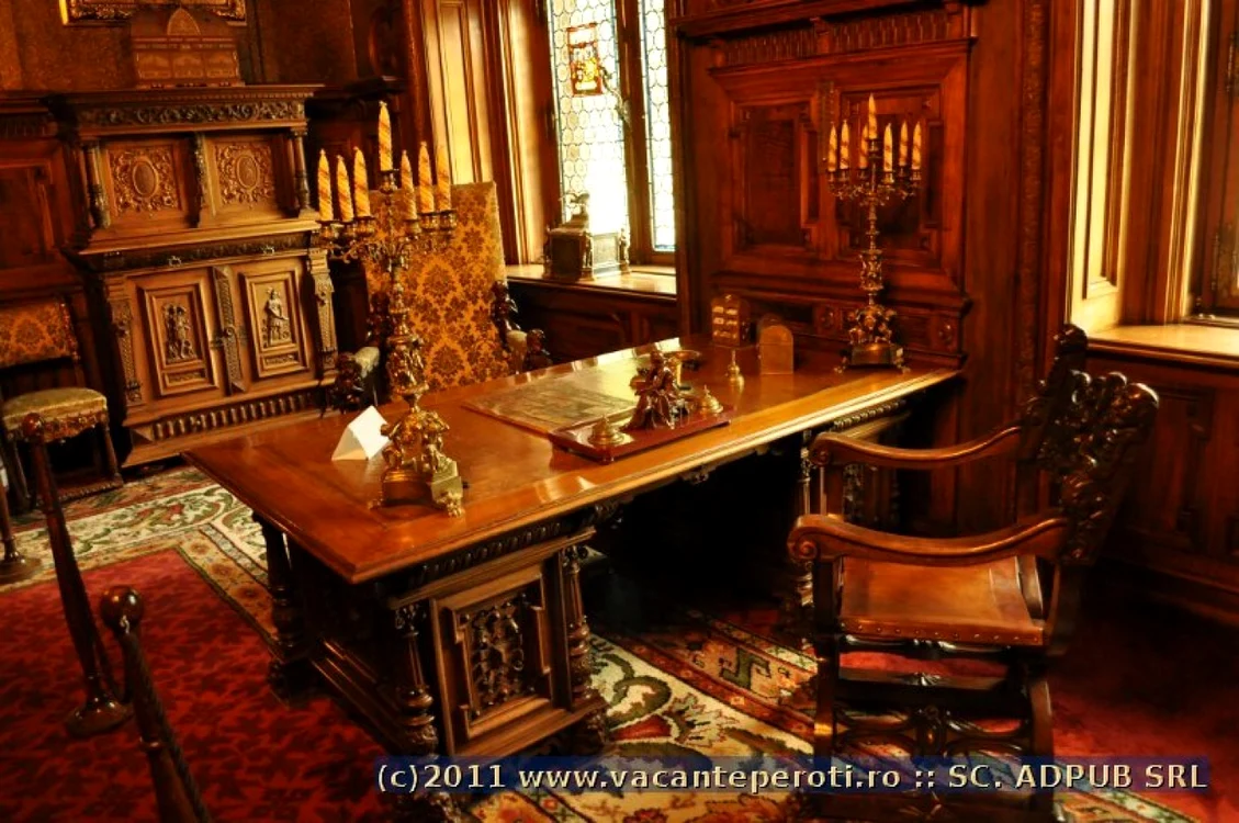 Cabinetul de lucru al Regelui Carol. www.vacanteperoti.ro