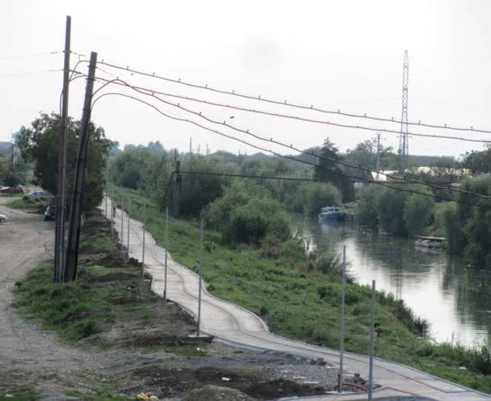 Piste de biciclete pe malul Begăi Foto