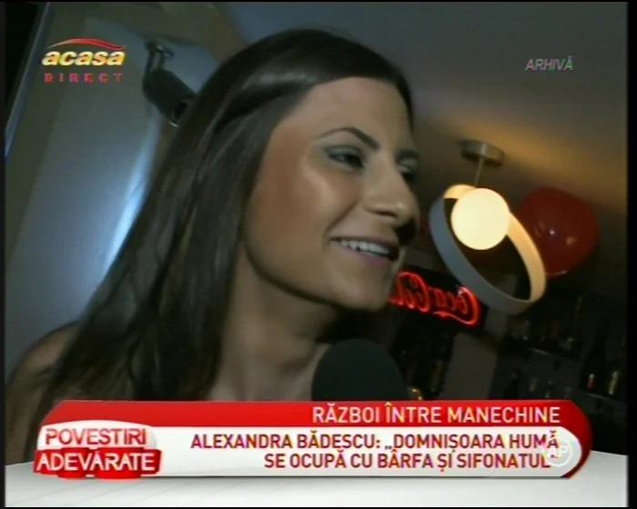 Război între manechine: Alexandra Bădescu şi Laura Humă FOTO: Acasa TV
