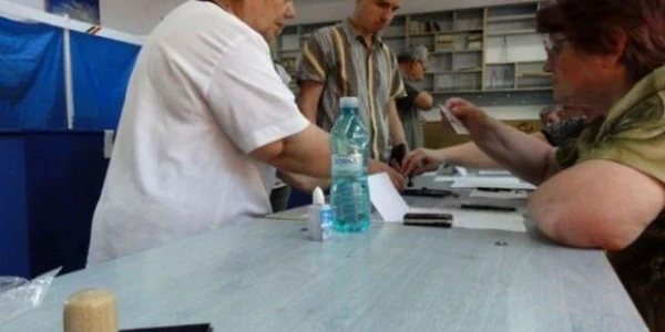S-au prezentat la urne 28,53% din locuitorii mediului urban şi 33,79 din rural