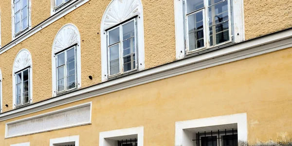 BRAUNAU AM INN, AUSTRIA casa natala Adolf Hitler shutterstock 1022912344 jpg