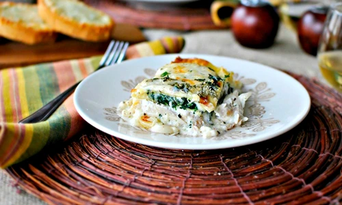 lasagna cu branza si pui jpeg