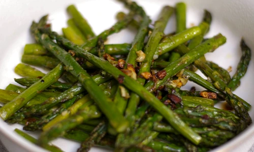 Asparagus la cuptor cu usturoi şi pătrunjel jpeg