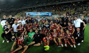 Mircea Lucescu sa câştigat Cupa UEFA cu Şahtior în 2009 jpeg