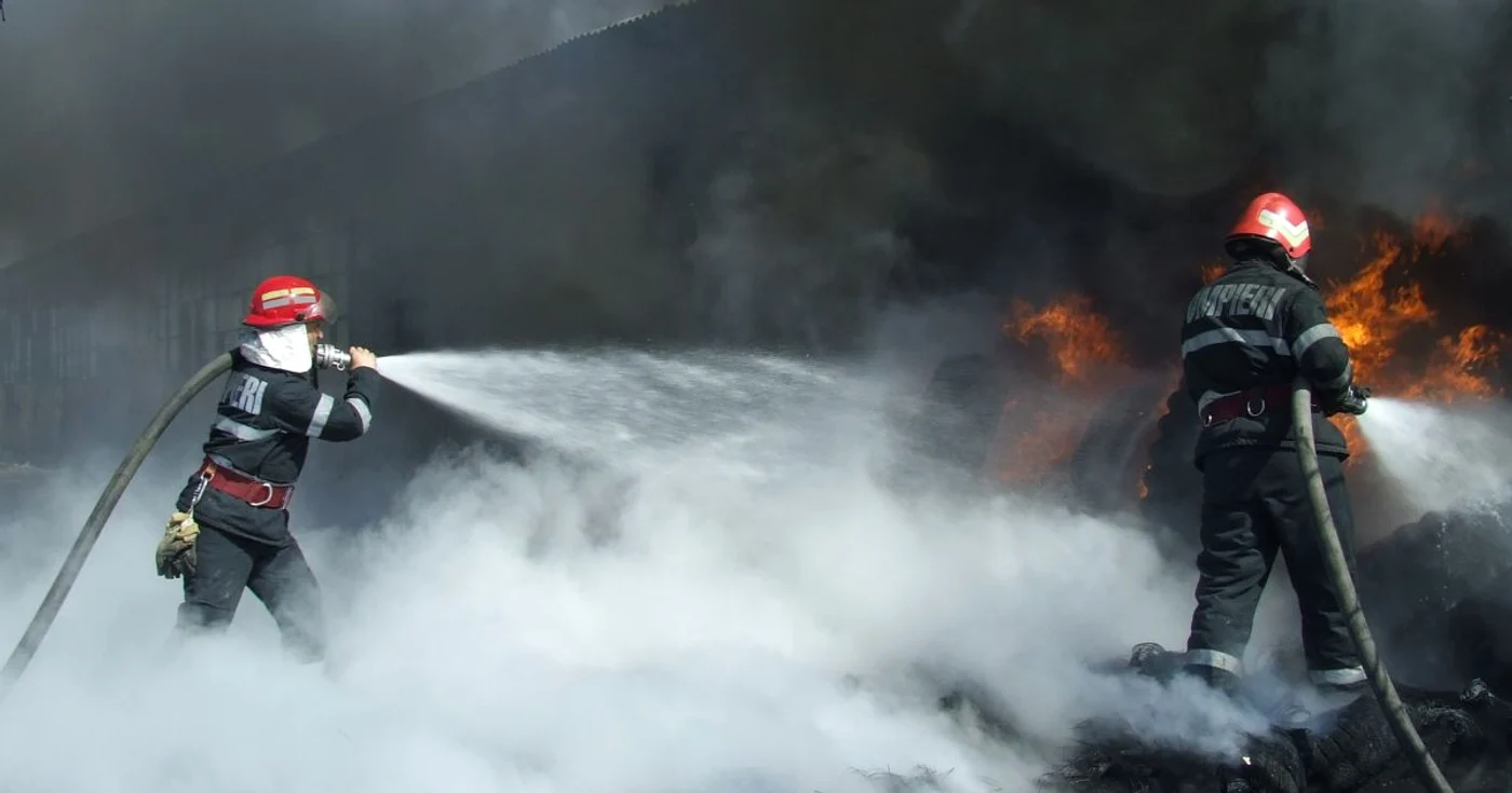 Incendiu la un depozit din Mircea Vodă (foto arhivă)