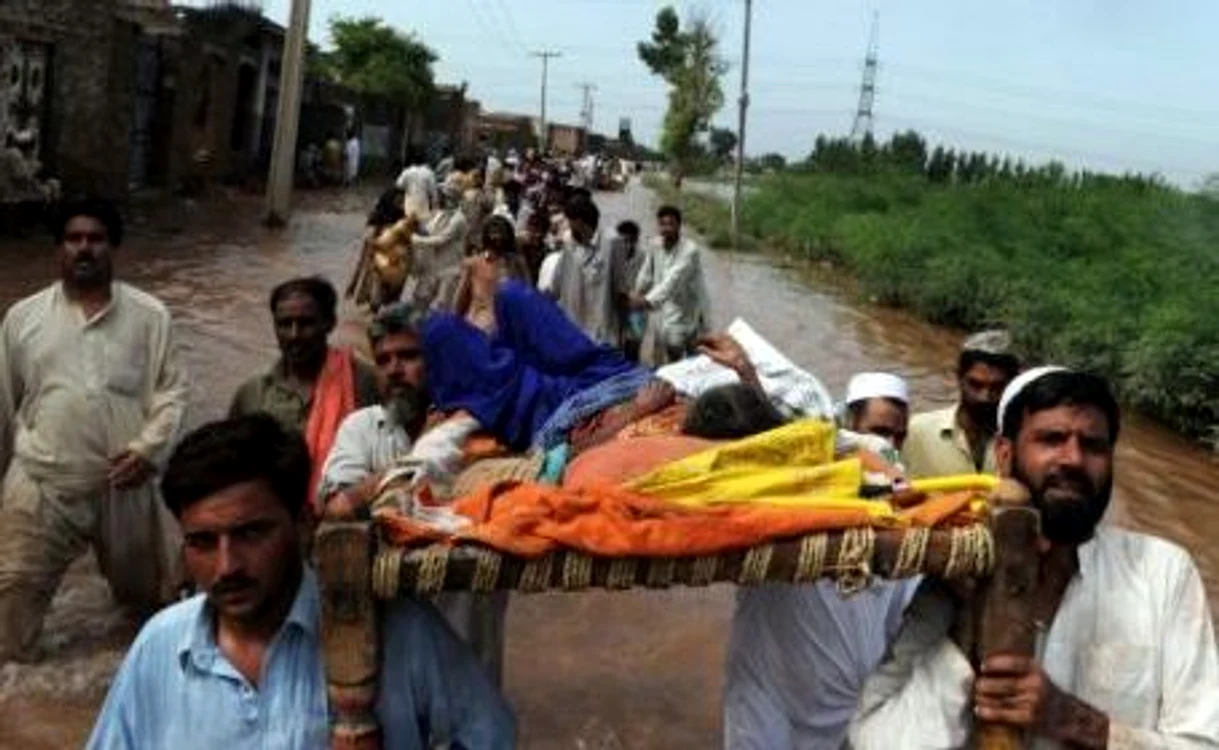 
    Inundaţiile au făcut sute de victime în Pakistan  